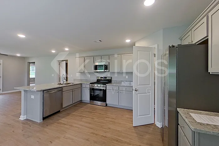 657 June St — Photo 4