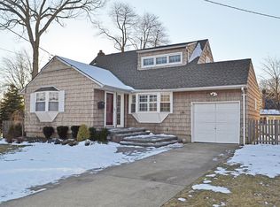 88 2nd Ave, Massapequa Park, NY 11762