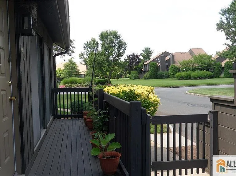 162 Westgate Dr #162 — Photo 2