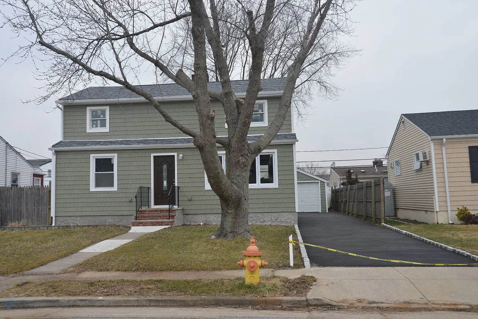 64 Robert St photo 1