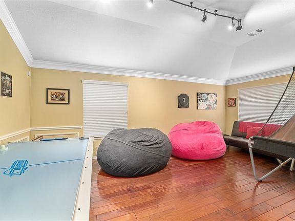 5th image of 2814 Crestmont Dr