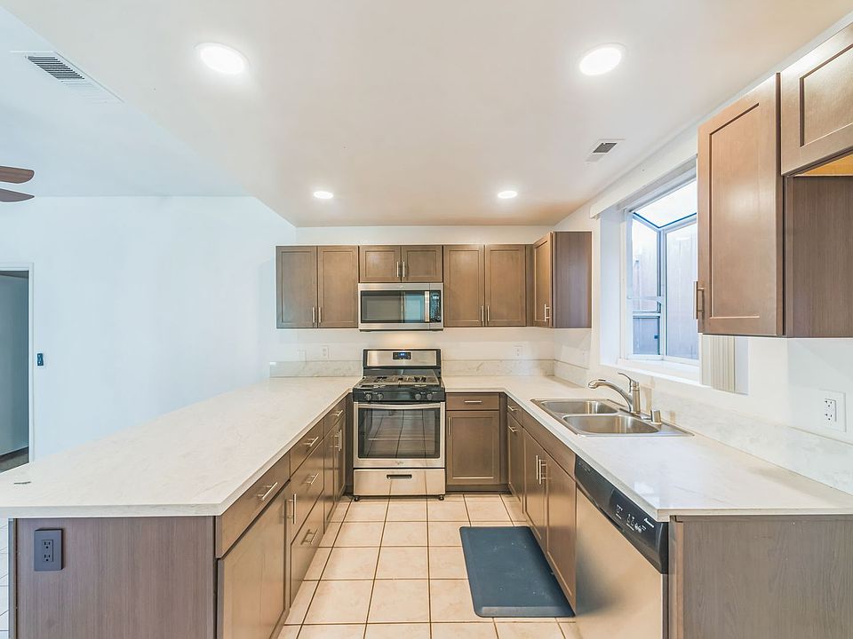 1st image of 1310 Palomar Pl