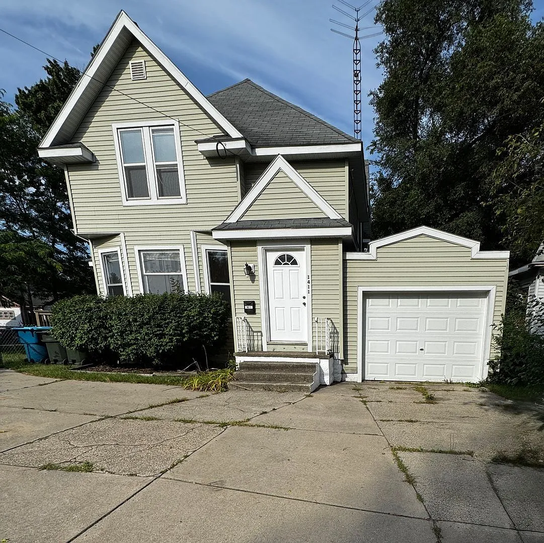 2 bed, 1.0 bath, $1,395 — Photo 1
