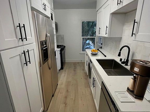 2nd image of 1936 Magnolia Ave #1