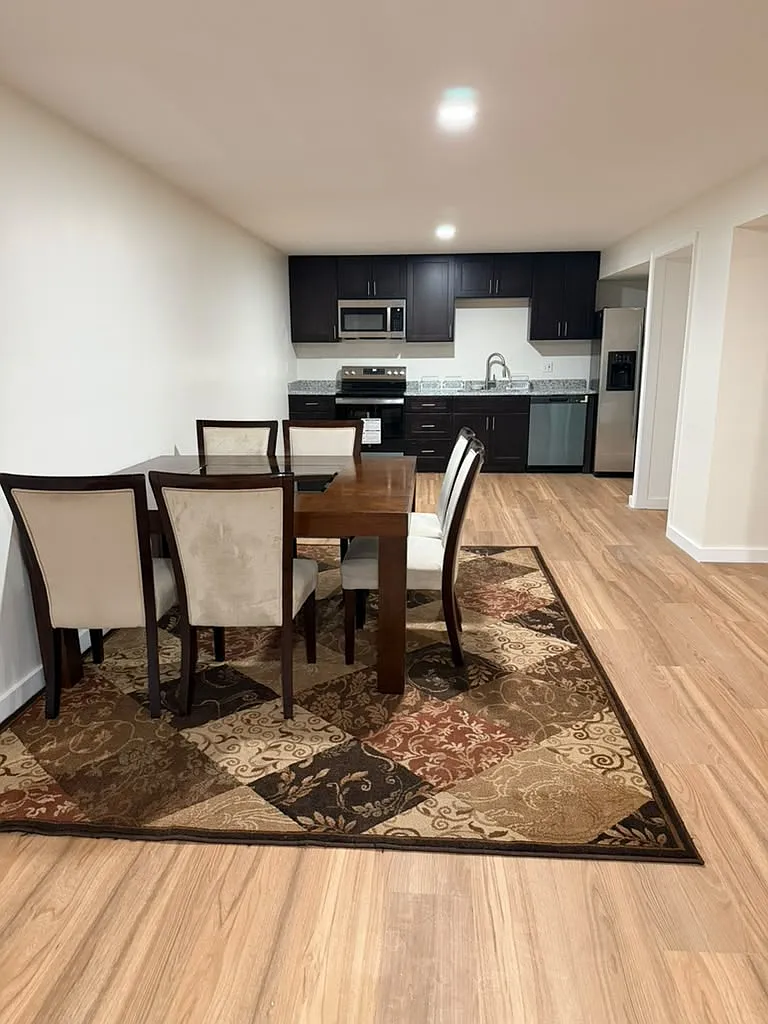 3 bed, 2500 sqft, $2,700 — Photo 1
