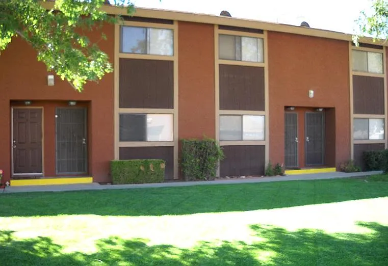 2 bed, 1.5 bath, 922 sqft, $1,925 — Photo 1