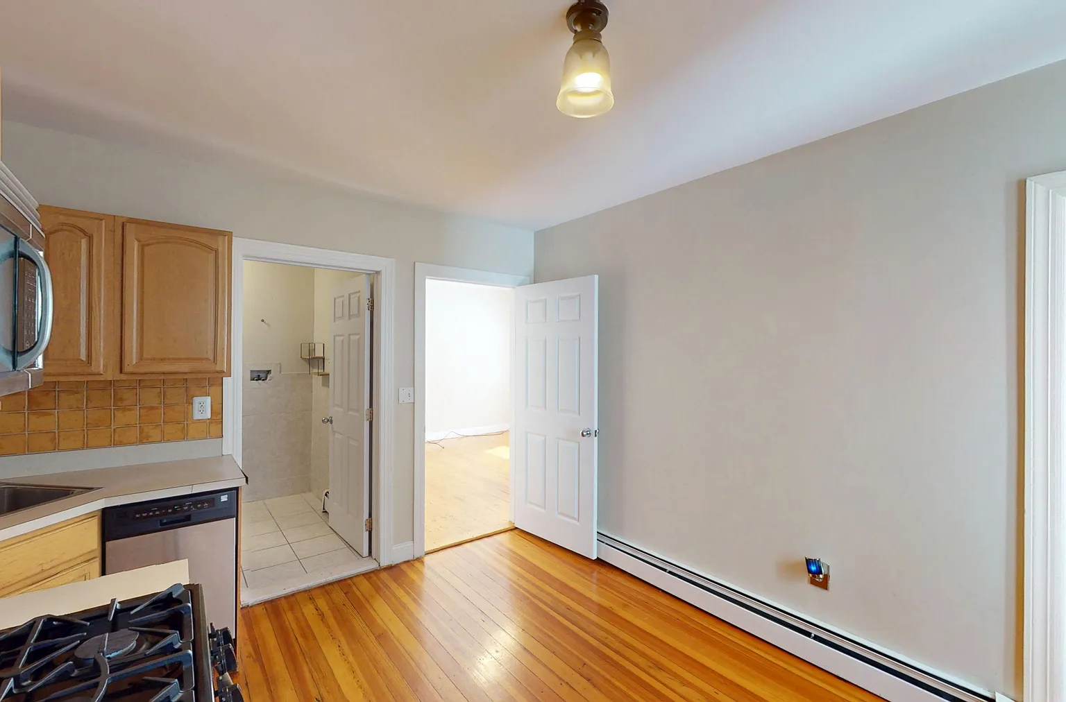 3 bed, 1100 sqft, $3,500 — Photo 4
