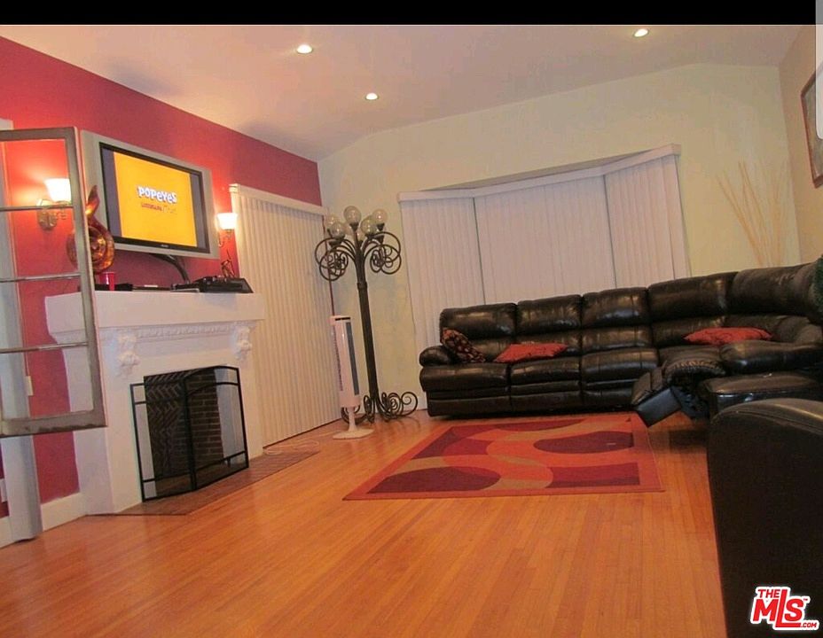 1st image of 1142 W 64th St