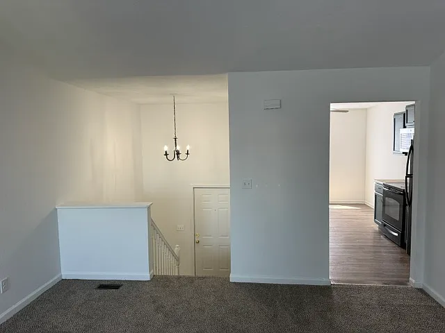 3 bed, 2200 sqft, $1,500 — Photo 4