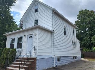 33 Main St, Edison, NJ 08837