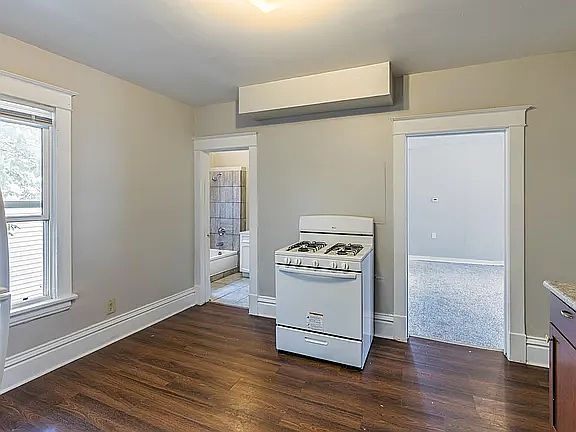 2nd image of 118 Litchfield St #B