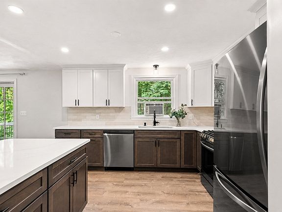 3rd image of 11 Groton Rd