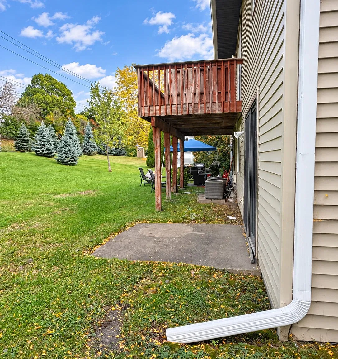 3 bed, 1.5 bath, 1500 sqft, $2,100 — Photo 3