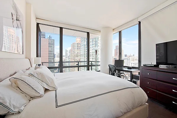 Rented by CORE | media 32