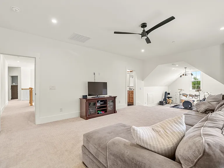 2032 Vail Trce — Photo 14