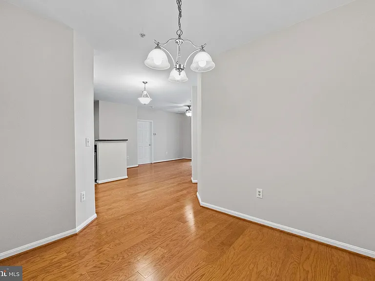 801 S Greenbrier St #215 — Photo 22