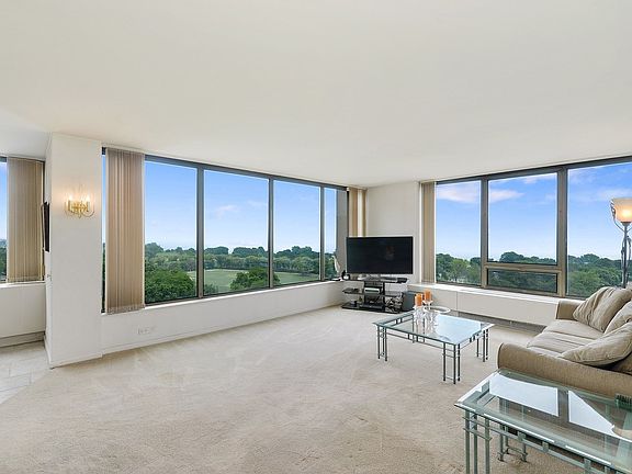 2nd image of 2800 N Lake Shore Dr APT 1301