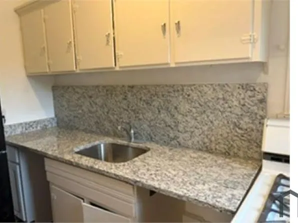 852 E Exchange St APT 7, Akron, OH 44306