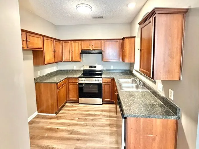 10226 Sterling Ridge Dr — Photo 3