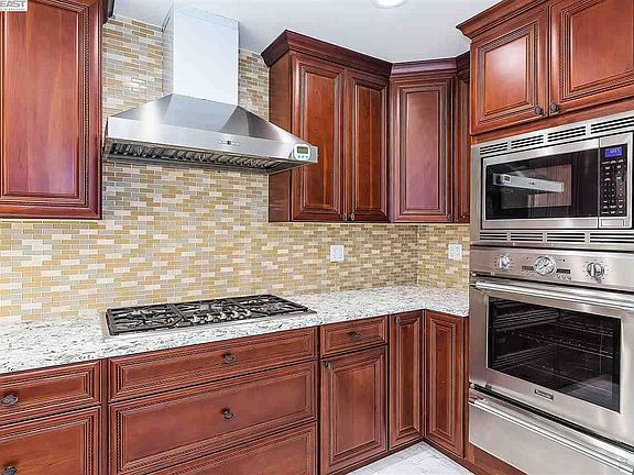 4th image of 3248 Sutton Ct