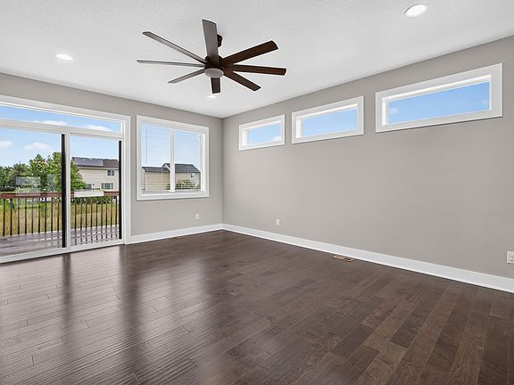 3rd image of 709 SE 14th St