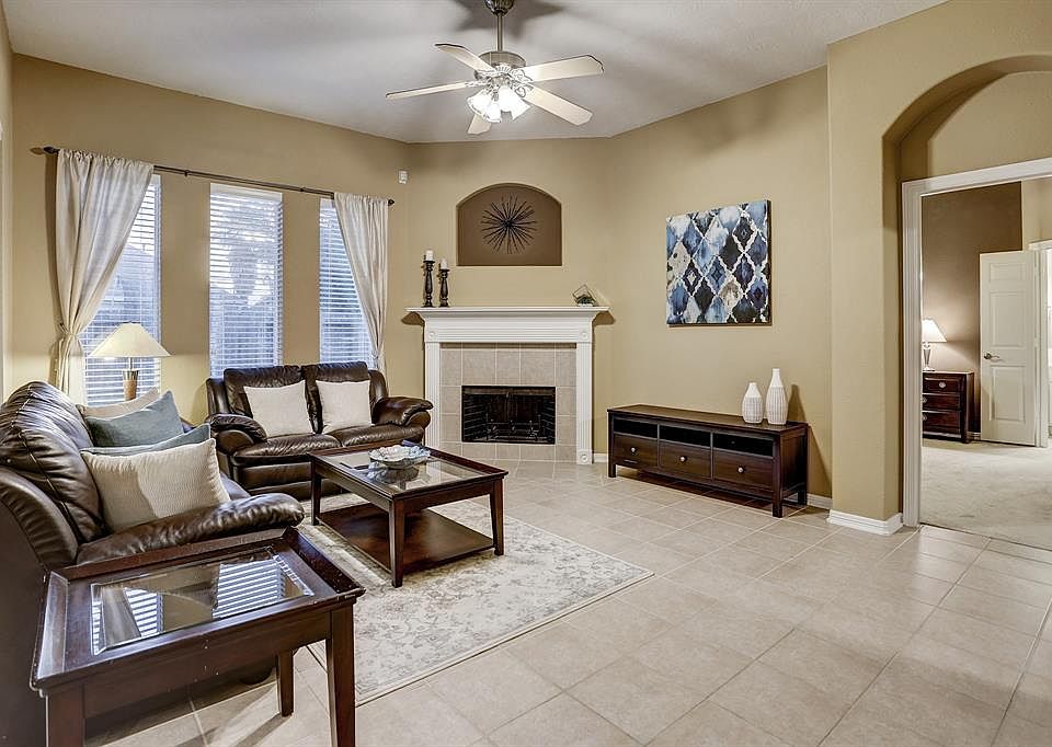 1st image of 2404 Black Canyon Ln