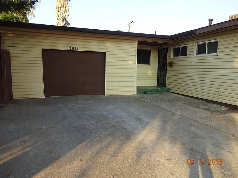 2637 Cordova Ln — Photo 1