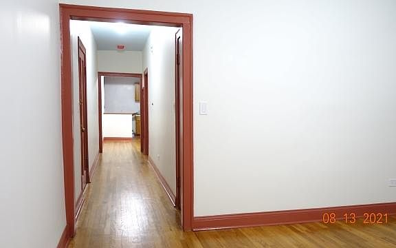 4th image of 2450 W Sunnyside Ave