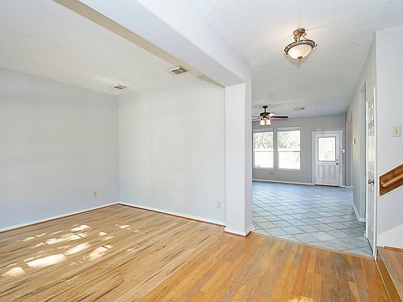 5th image of 207 Turtlewood Dr