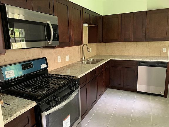 3rd image of 4626 Evergreen St