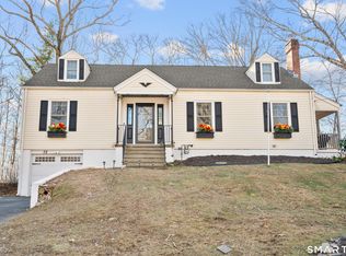 32 Cedarhurst Lane, Milford, CT 06461