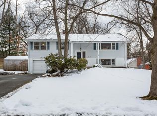 142 Meadowlark Dr, Longmeadow, MA 01106
