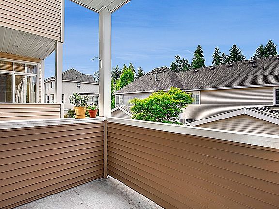 3rd image of 389 227th Ln NE