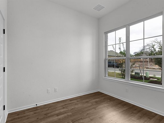 4th image of 405 Raleigh Dr