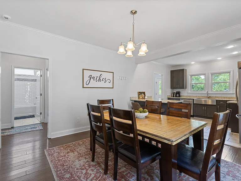 609 N Hyde Park Ave — Photo 10