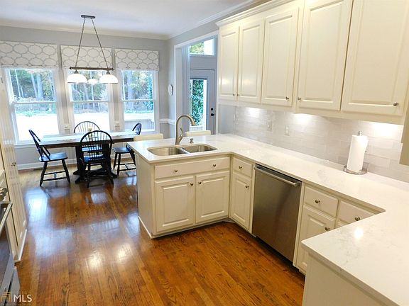 4th image of 980 Mount McKinley Dr