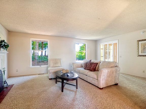 3rd image of 8260 SE 61st St
