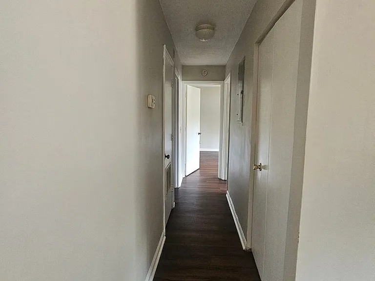 1402 Old Manor Rd — Photo 9