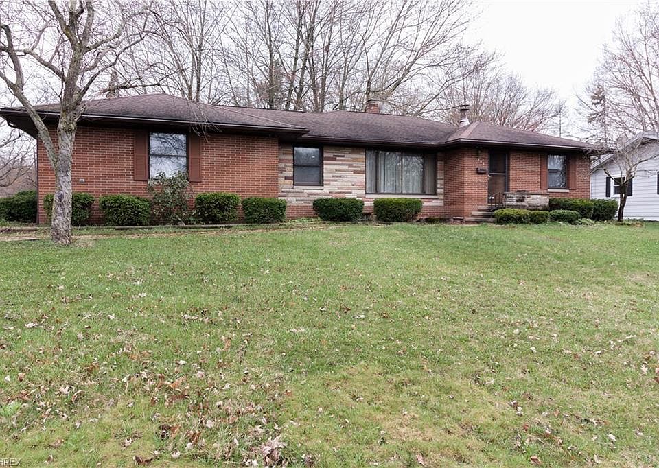 1st image of 696 Newcastle Dr