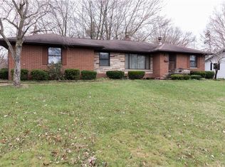 696 Newcastle Dr, Akron, OH 44313