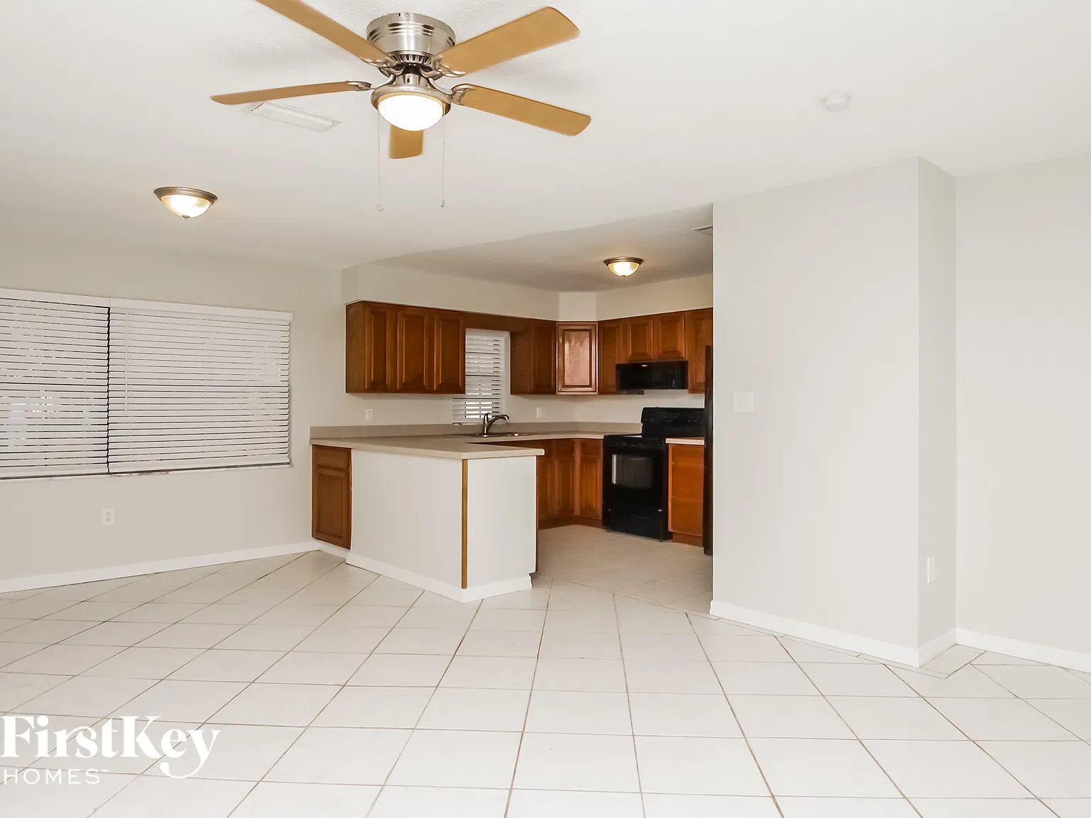 3 bed, 2.0 bath, 1220 sqft, $2,355 — Photo 4