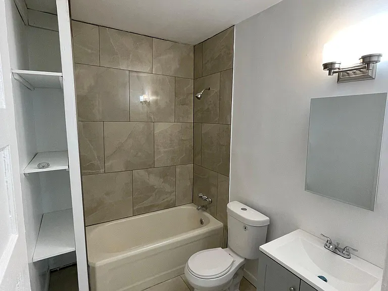 524 Woodlawn Ave #1 — Photo 2