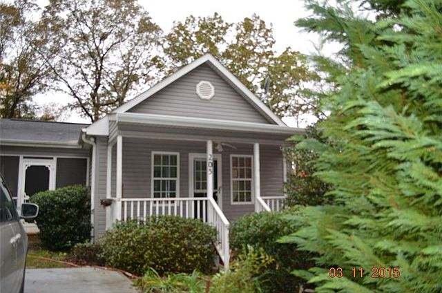 1st image of 205 Arrowhead Dr