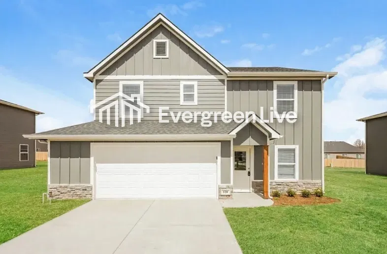 5 bed, 3.0 bath, 2208 sqft, $1,945 — Photo 2