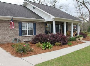 63 Grove Ln, Claxton, GA 30417