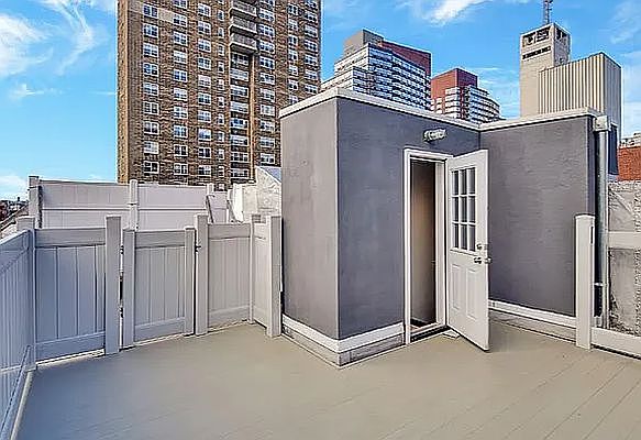 1st image of 459 W 50th St #4V