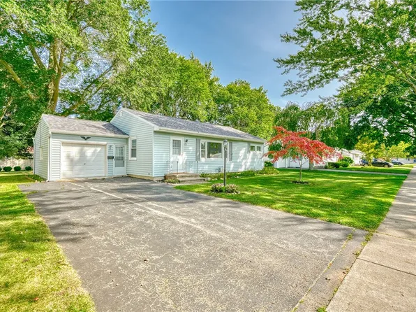 171 Spruce Ln, Rochester, NY 14622