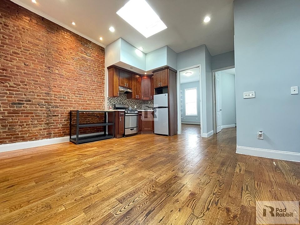 1st image of 402 Chauncey St #3