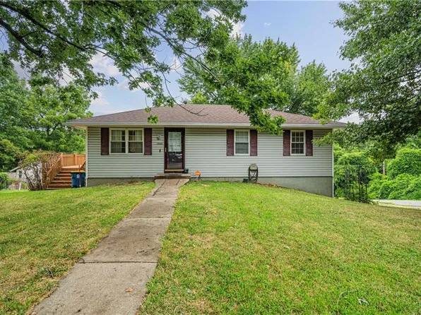 12020 Felton St, Sugar Creek, MO 64054