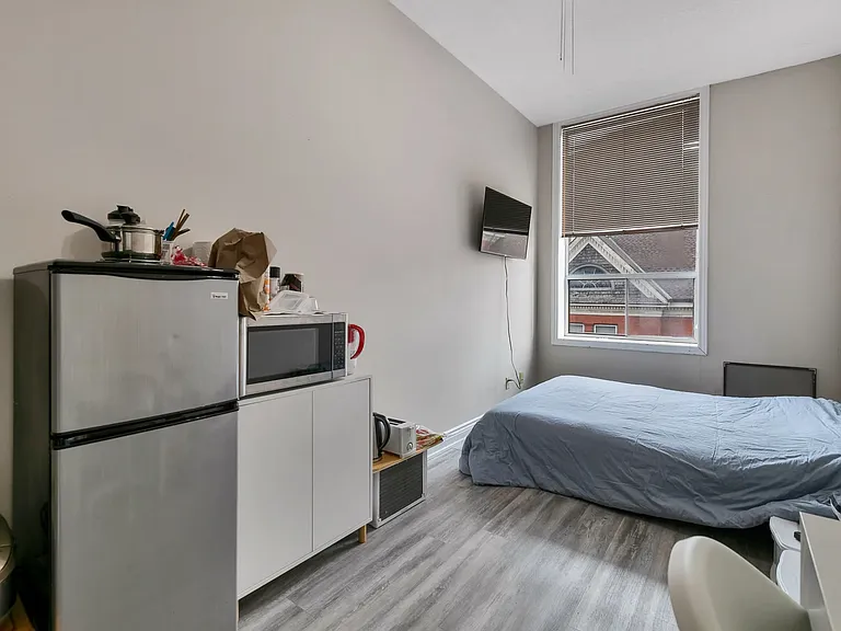 38 Ainslie St N #37 — Photo 5